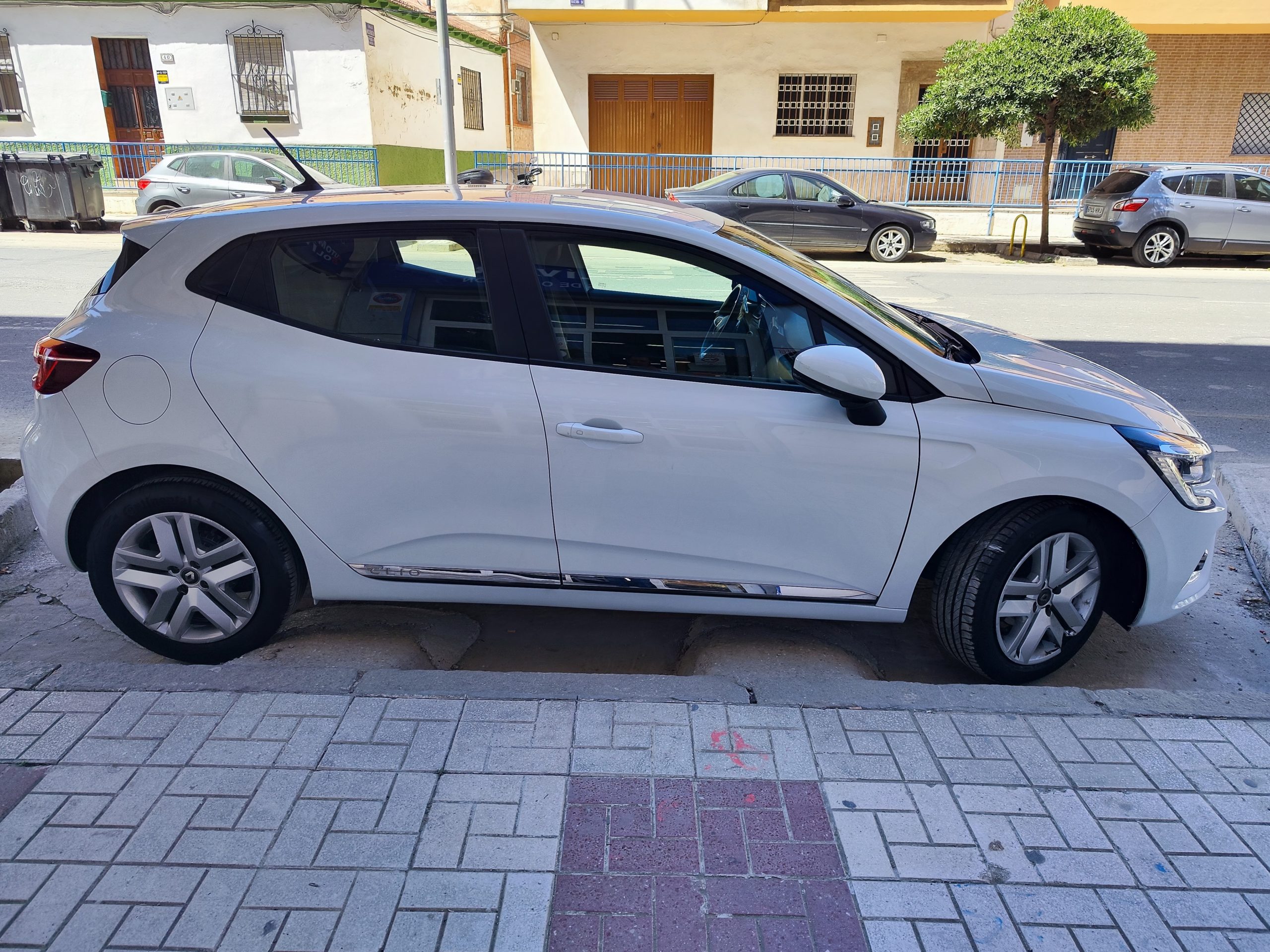 RENAULT CLIO 1.0 TCE 100 CV INTENS 5P.